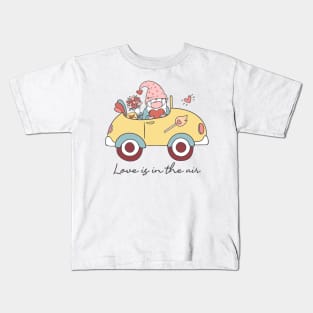 love is in the air Kids T-Shirt